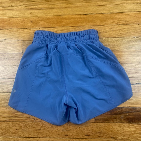 Lululemon Track That Mid-Rise Lined Short 5"
Blue Nile Size 4 - Picture 4 of 9